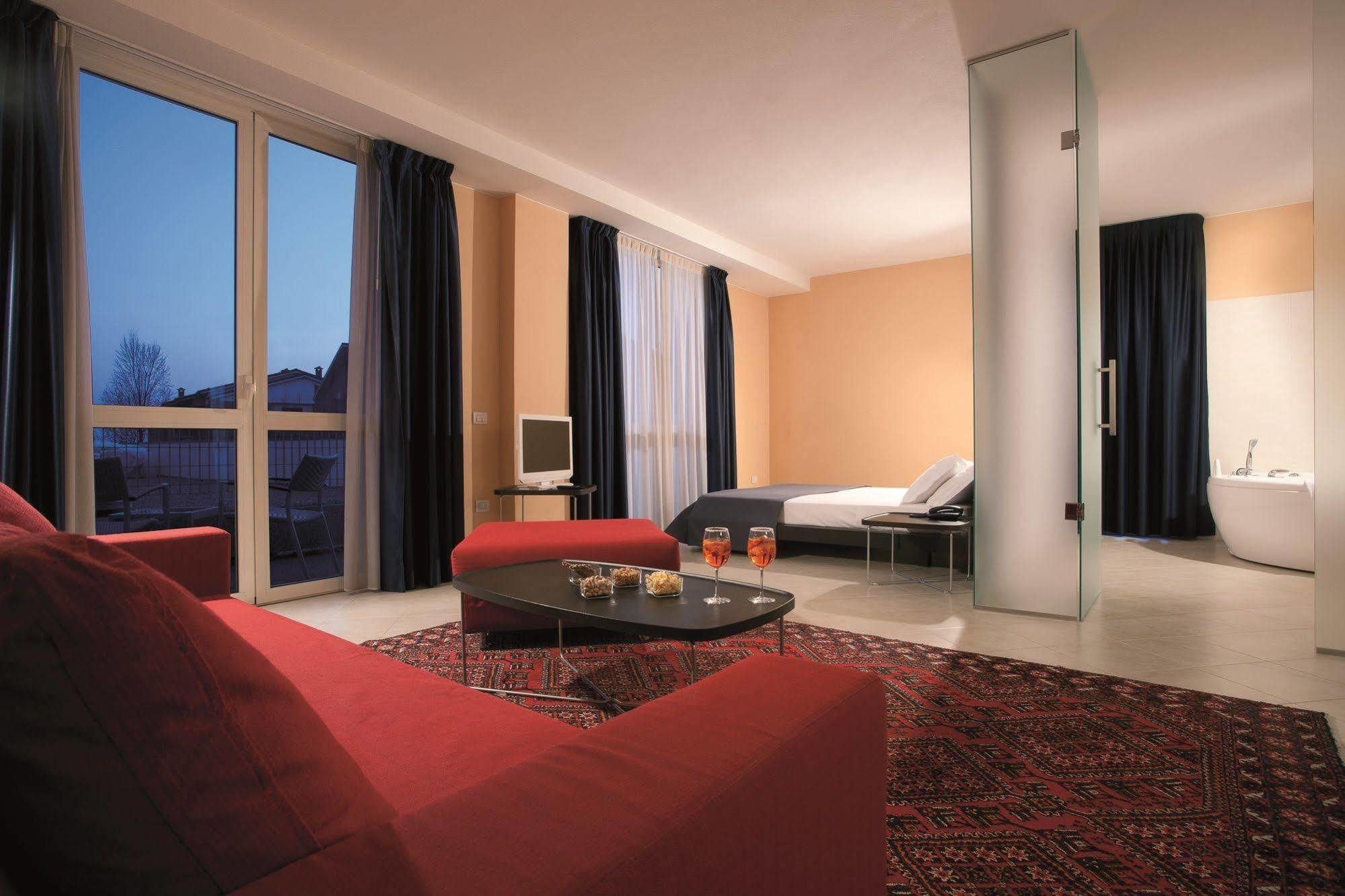 Hotel Rosso Frizzante Sorbara Exterior foto